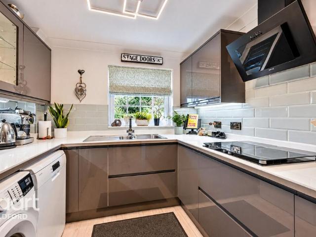 Cranley Road, Guildford 2 bed apartment to rent £2,250 pcm £519 pw