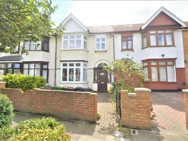 Cranleigh Gardens, Barking, IG11 4 bed terraced house to rent £2,750 pcm £635 pw