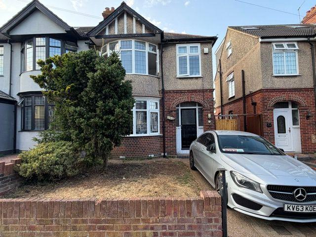 Cranleigh Gardens, Luton LU3, 3 bed semi detached house to rent, £1,675 pcm | PrimeLocation