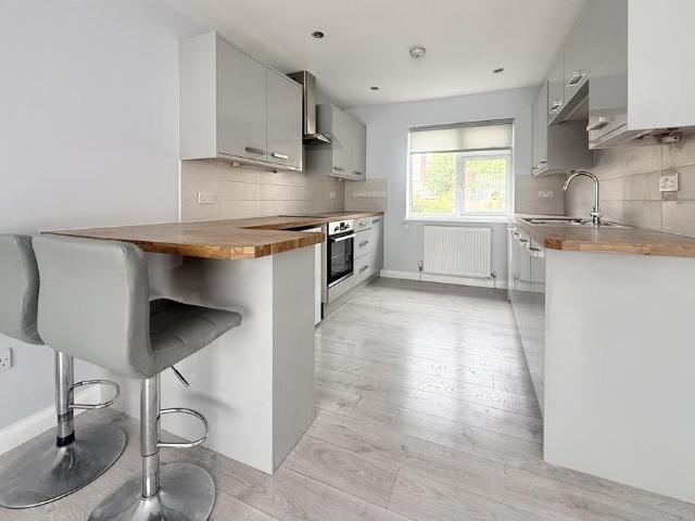 Cranleigh Gardens, South Norwood 2 bed maisonette to rent £1,725 pcm £398 pw
