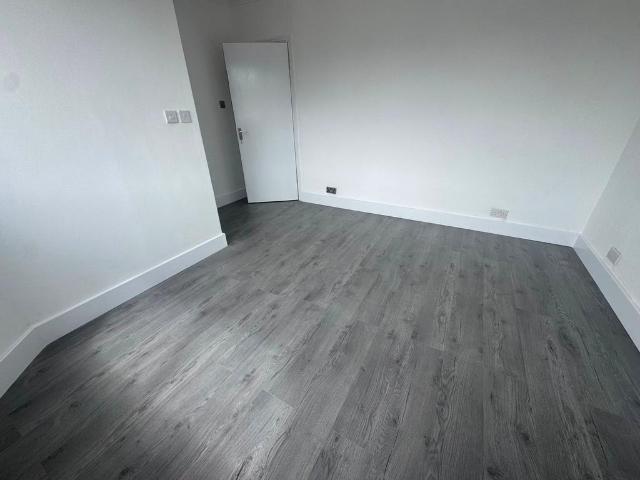 Cranleigh Road, Feltham, Middlesex, TW13 4 bed terraced house to rent £3,800 pcm £877 pw