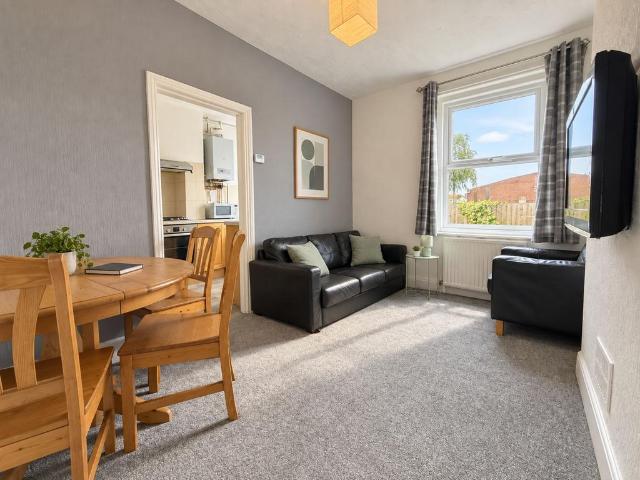 Cranmer Road, Bournemouth BH9 4 bed semi detached house to rent £2,400 pcm £554 pw