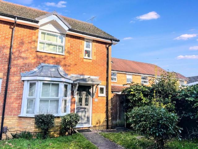 Cranmer Walk, Crawley 2 bed end of terrace house to rent £1,500 pcm £346 pw