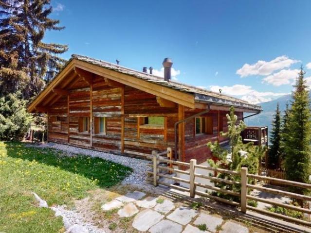 Crans Chalet de haut standing avec vue imprenable sur les Alpes