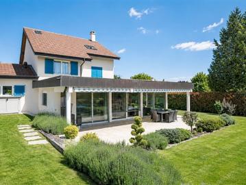 CRANS | Elegante 240 m² große Familienvilla mit 6 Schlafzimmern und 7 Parkplätzen