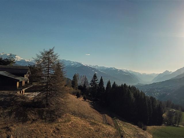 Crans Montana. Neues 5,5 Zimmer Einfamilienhaus im entschieden zeitgenössischen Stil