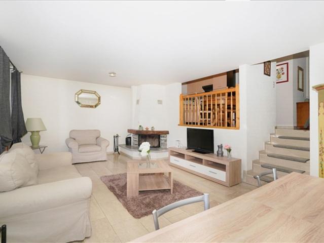 Crans, schöne Wohnung mit 4,5 Zimmern in einer Residenz mit Swimmingpool