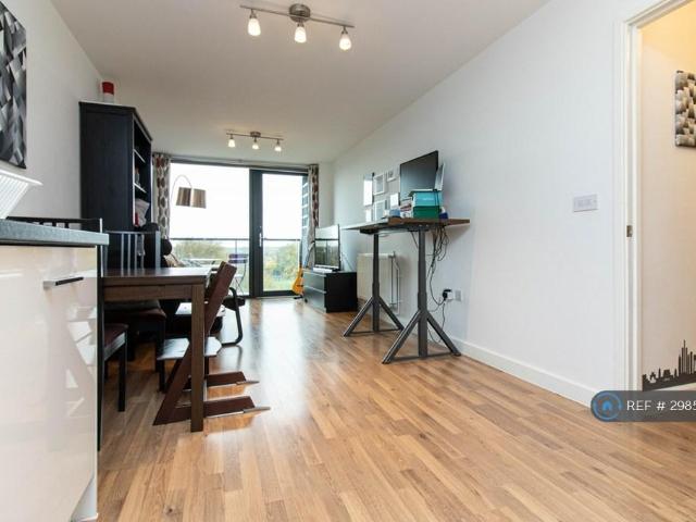 Cranston Court, London, W12 2 bed flat to rent £2,750 pcm £635 pw