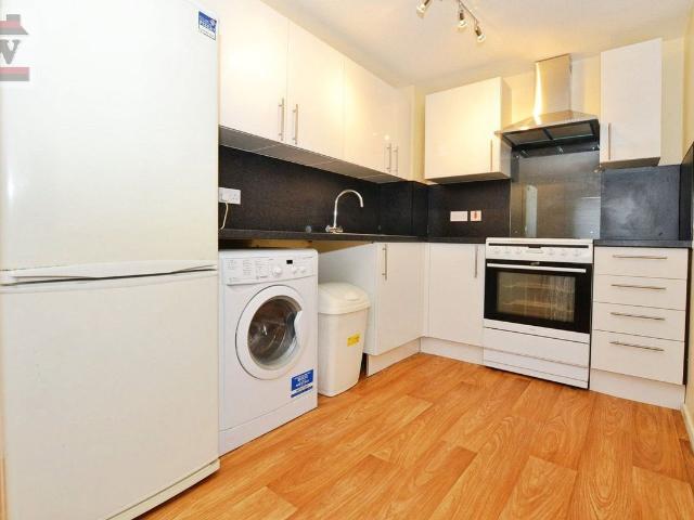 Cranston Close, Hounslow TW3, 3 bed flat to rent, £2,100 pcm | PrimeLocation