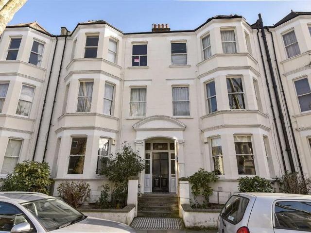 Cranworth Gardens, London SW9 3 bed flat to rent £3,300 pcm £762 pw
