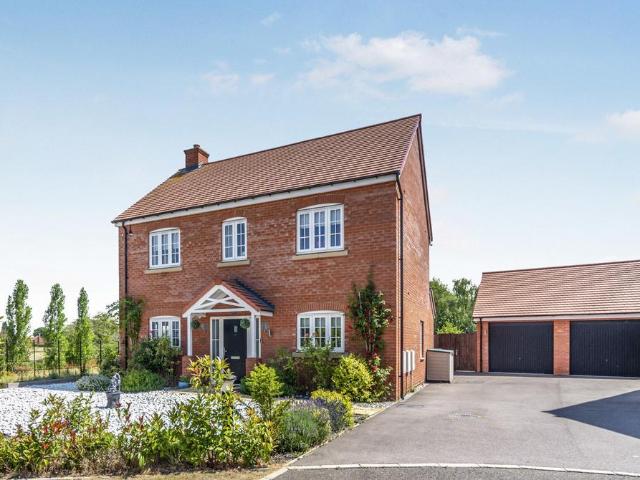 Cranwell Circle, Shortstown, Bedford. 4 bed detached house to rent £2,750 pcm £635 pw