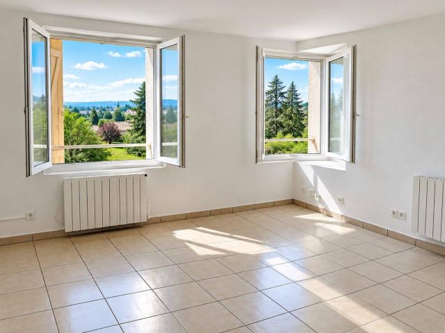 CRAPONNE proche centre et commodités Appartement 2 pièces non