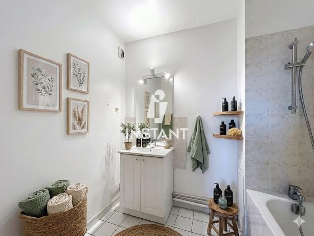 CRÉTEIL APPARTEMENT T2 Proche Village 57 m² Ligne 8 Préf