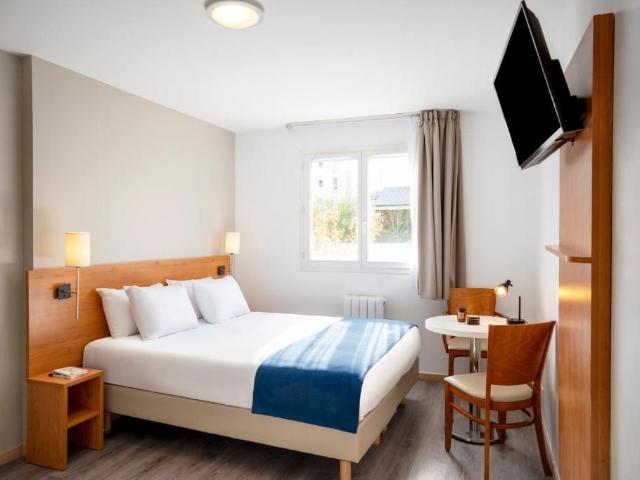 Créteil Spacious Studio near Paris with Kitchenettes