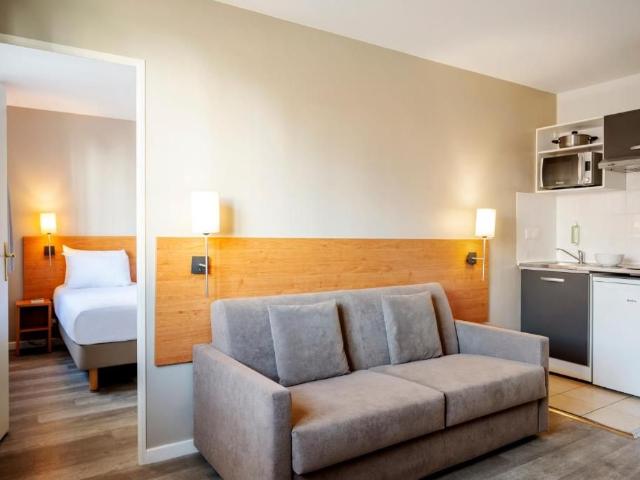 Créteil Spacious 1 BR apartment near Paris with Kitchenettes