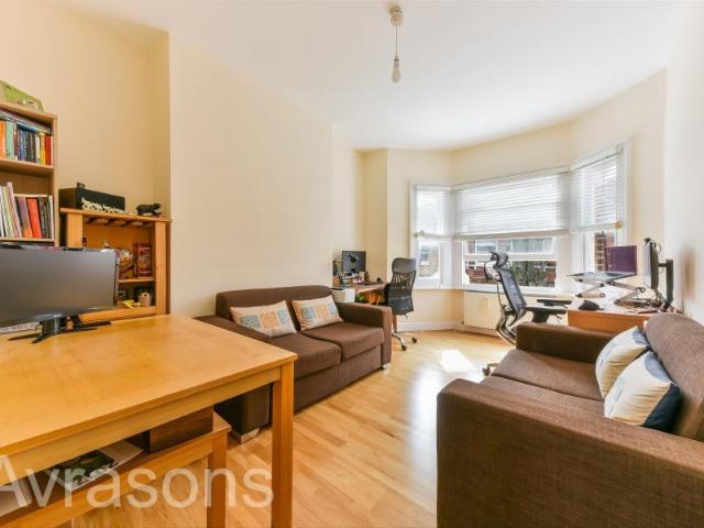 CREWDSON ROAD, OVAL, 2 bed flat to rent £2,249 pcm £519 pw