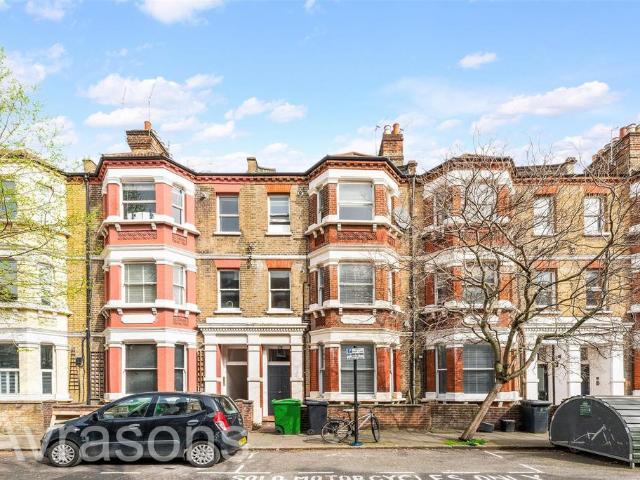 Crewdson Road, Oval, London 2 bed flat to rent £2,250 pcm £519 pw