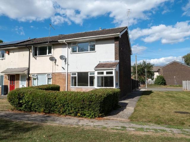 Crewe CW2 2 bed end of terrace house to rent £850 pcm £196 pw