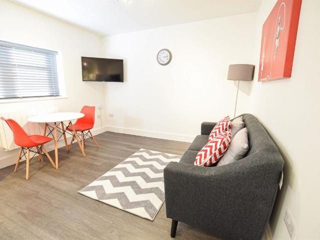 Crewe Road, Willaston, Nantwich CW5, 1 bed flat to rent, £815 pcm | PrimeLocation