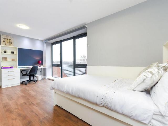 Crewe Street, Chester CH1 1 bed in a flat share to rent £776 pcm £179 pw