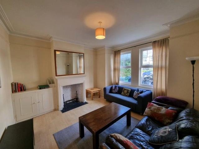 Crewys Road, London NW2 4 bed terraced house to rent £3,100 pcm £715 pw
