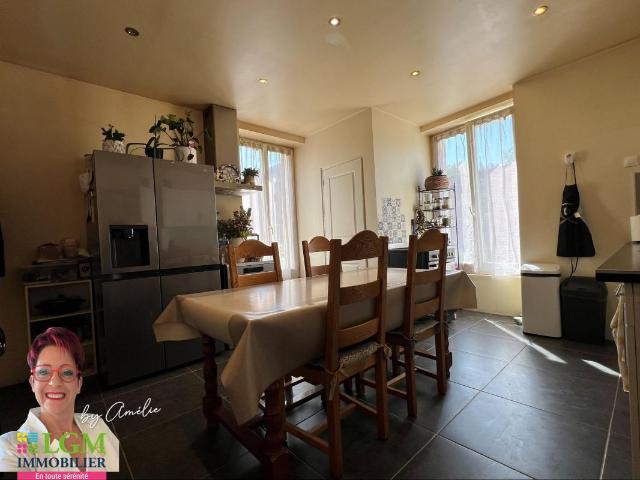 Crézancy – Maison de caractère 3 Chambres avec dépendances sur 784 m²