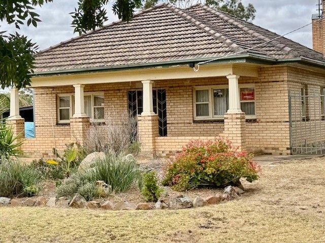 CREAM BRICK BEAUTY ON A LARGE BLOCK FANTASTIC LOCATION!