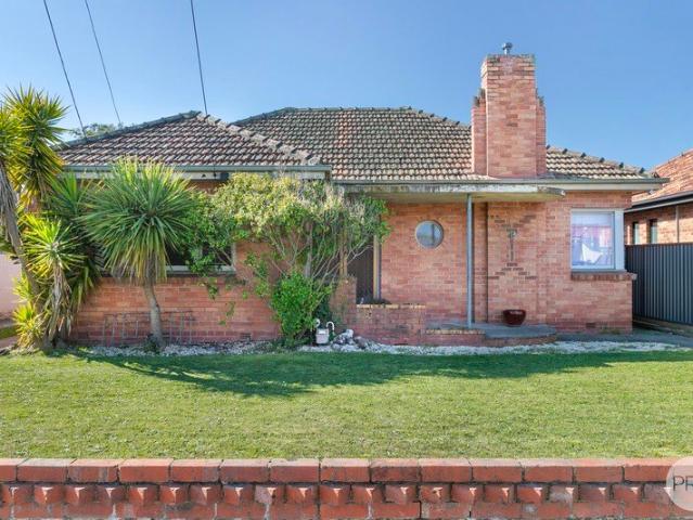 Cream Brick Charm Close to Lake Wendouree