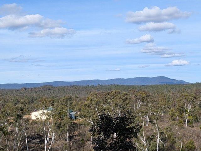 Create your Treetop Hideaway in a Truly Breathtaking Natural Setting