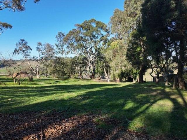 Create Your Country Dream on a Spacious 1323sqm Block with current Planning Permit