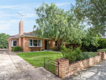 Create Your Dream Home or Develop In Blue Chip Suburb