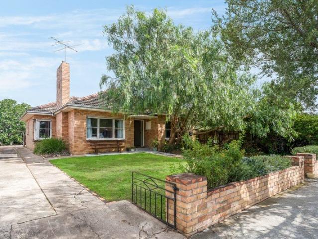 Create Your Dream Home or Develop In Blue Chip Suburb