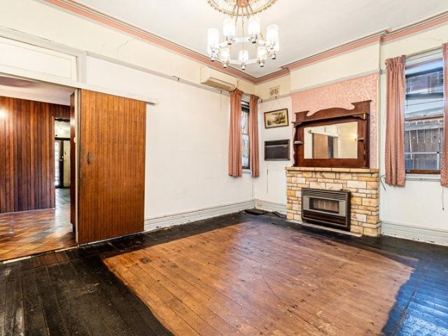 CREATE YOUR DREAM HOME IN THE HEART OF CROWS NEST