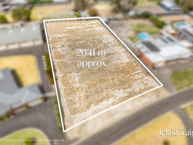 Create your dream on 2,641m² in a coveted court