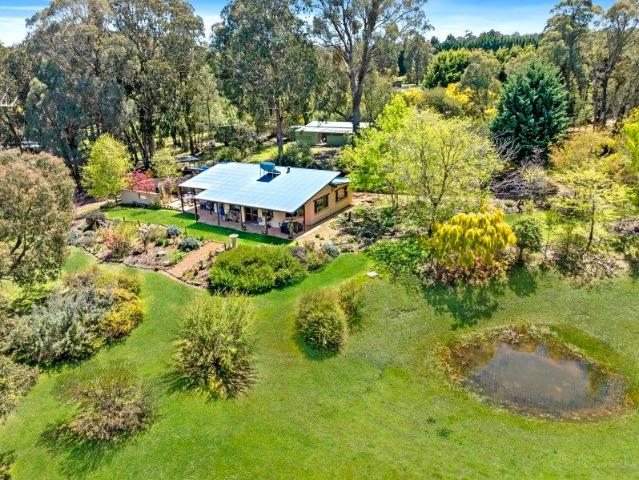 Creative Spirit Meets Country Charm A Unique Artisan Home Surrounded by Nature