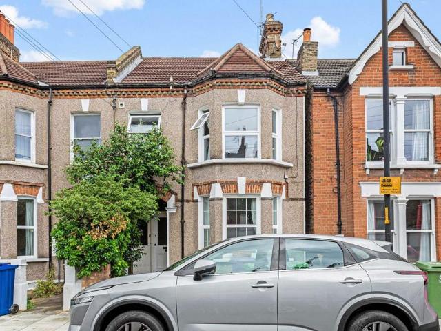 Crebor Street, London SE22 2 bed flat to rent £2,600 pcm £600 pw
