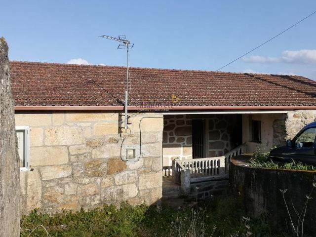 CRECIENTE CASA DE PIEDRA CON PARCELA DE 2.800 METROS