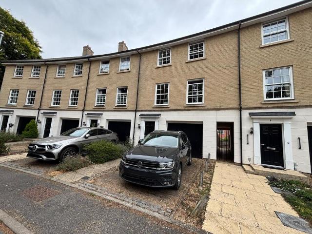 Crecy Mews, THETFORD 4 bed townhouse to rent £1,500 pcm £346 pw