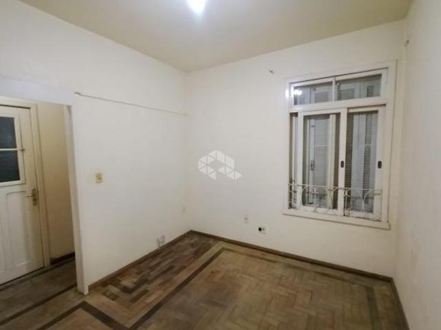 Crédito Real vende apartamento de 3 quartos e 2 banheiros no Centro Histórico de Porto Alegre RS