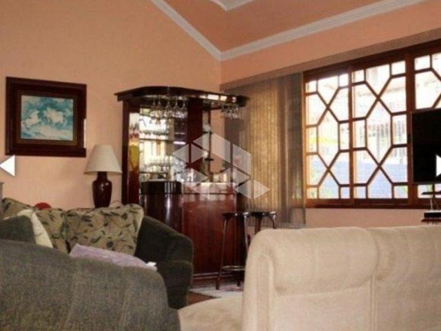 Crédito Real vendeCasa/Sobrado com 5 dormitorios/quartos e piscina no bairro parque Santa Fé em Port