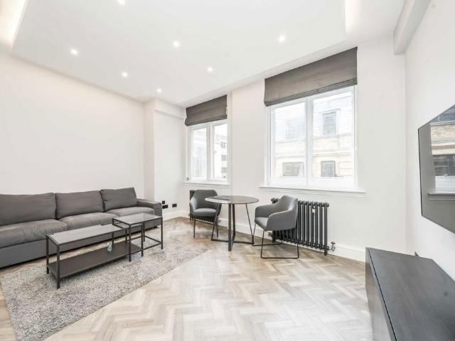 Creechurch Lane, London EC3A 1 bed flat to rent £2,800 pcm £646 pw