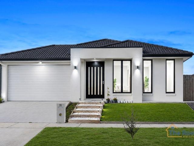 Creek Facing Modern Luxury Meets Ultimate Convenience!