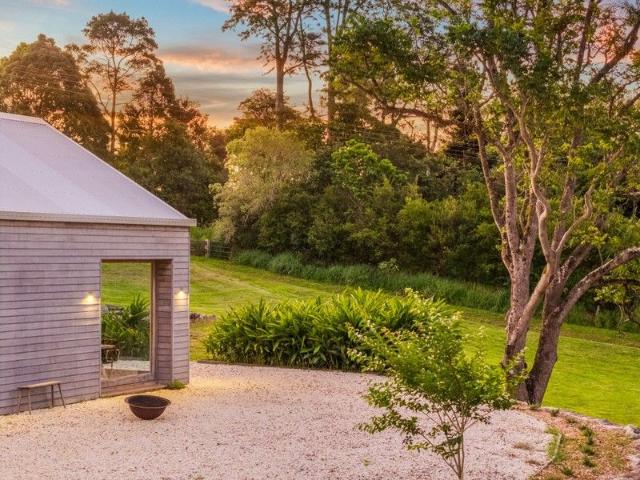 Creekfront Acreage Offering Lifestyle, Privacy & Unlimited Potential