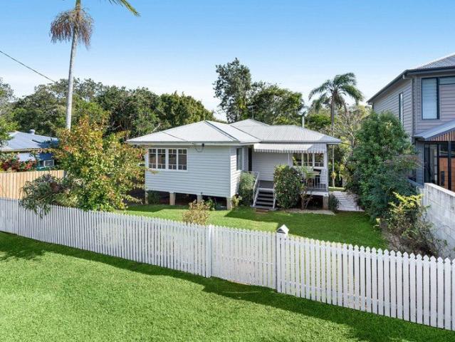 Creekside Calm and Family Living on 701sqm
