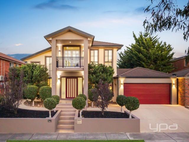 Creekside Grandeur with 5.6m Ceilings, Multiple Living Zones & an Incredible Family Lifestyle