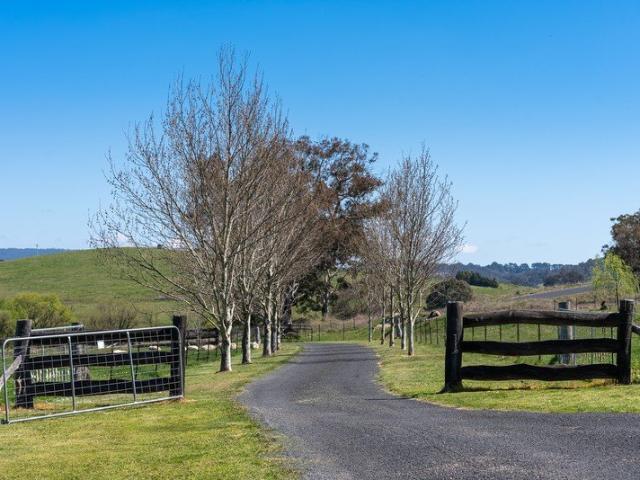 'Creekside' Space, Privacy and Lifestyle
