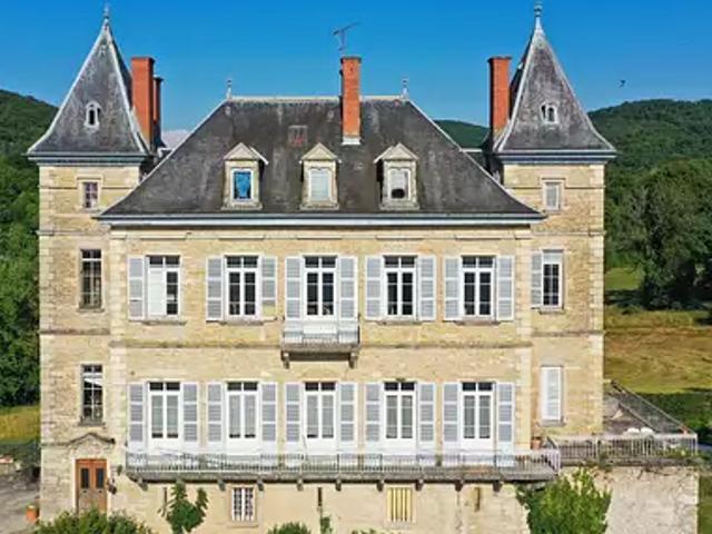 Crémieu 38460 Achat / Vente maison 14 pièces t14 piscine garage