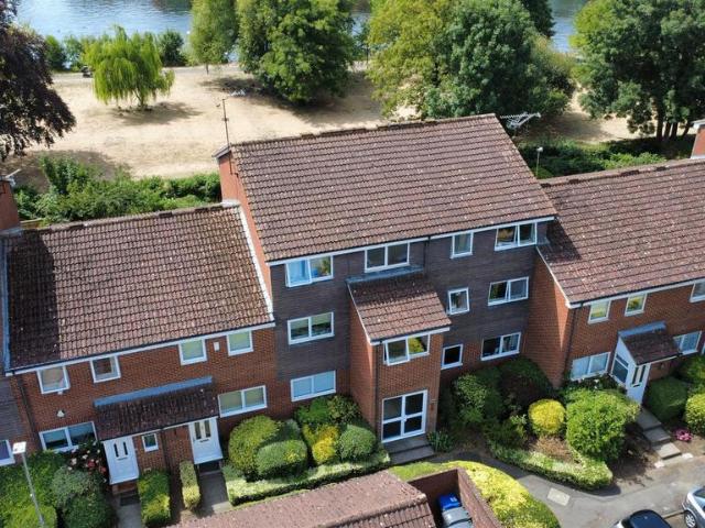 Crendon Court, Caversham, Reading 2 bed apartment to rent £1,395 pcm £322 pw
