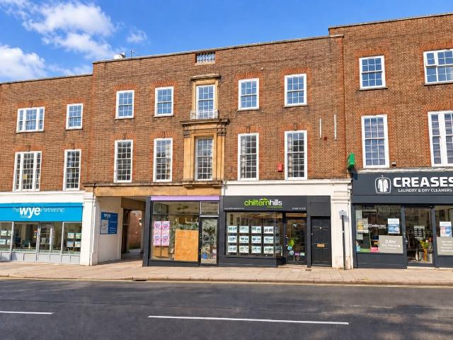 Crendon Street, High Wycombe HP13, 2 bed flat to rent, £1,395 pcm | PrimeLocation