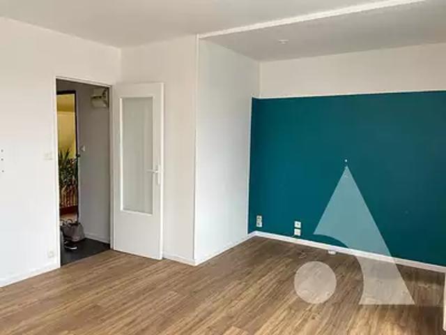 Crépy en Valois 60800 Achat / Vente appartement 1 pièce t1 au dernier étage cave
